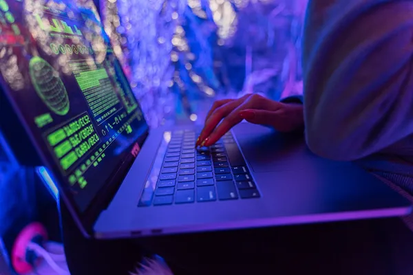 Vibe coding a jeho reálne nástrahy: Prečo nenaletieť reklamám na rýchle výsledky?